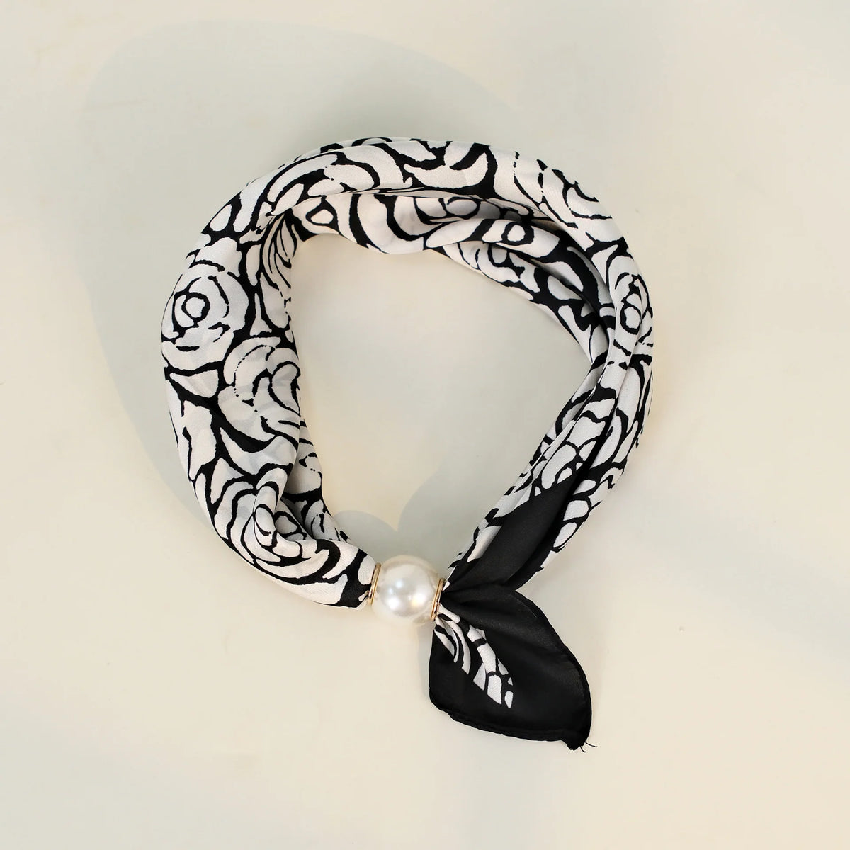 Pearl Magnetic Buckle Camellia Print Neck Scarf