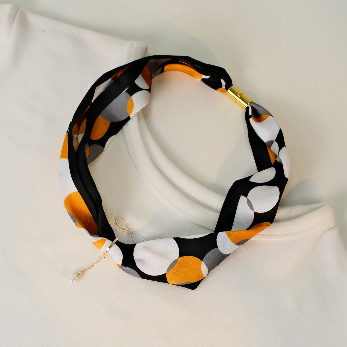Pearl Magnetic Buckle Polka Dot Neck Scarf