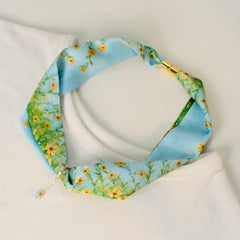 Pearl Magnetic Buckle Oil Painting Neck Scarf