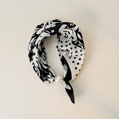 Pearl Magnetic Buckle Camellia Print Neck Scarf